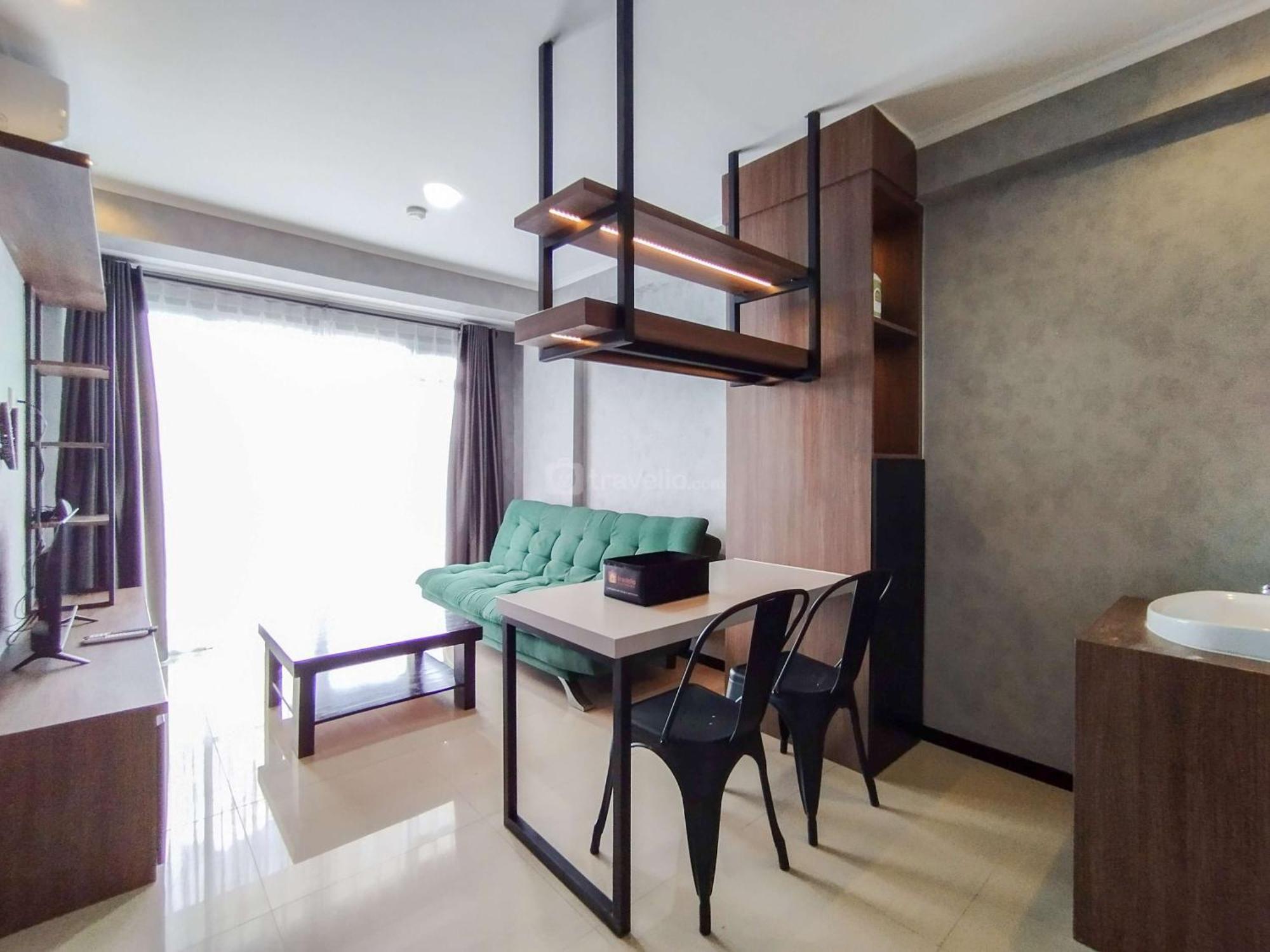 Cozy Industrial Designed 2br At Gateway Pasteur By Travelio Apartemen *